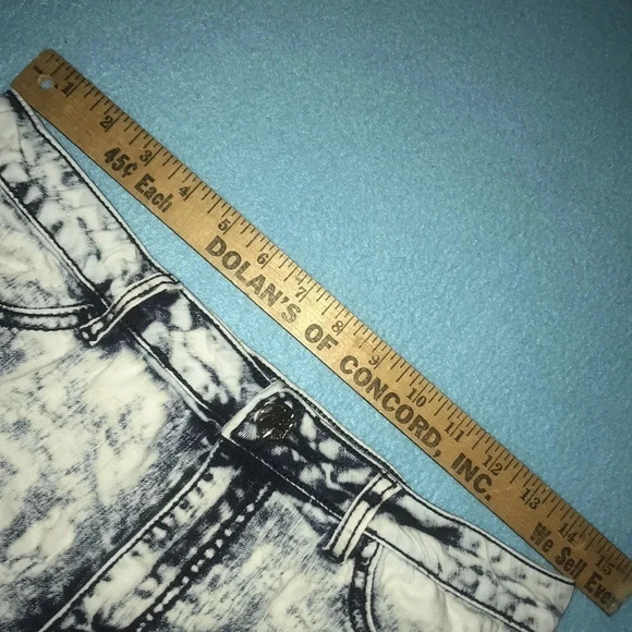 CRAVE FAME by Almost Famous High waisted distress straight leg acid wash size 9 - Picture 8 of 9